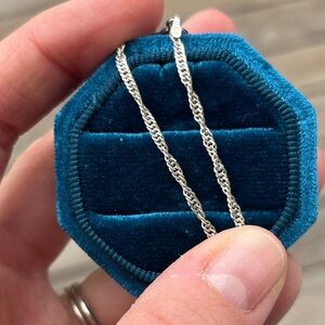 3.45 Grams 20” Sterling Silver Helix Chain Marked 925 & Italy